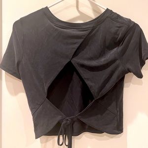 Lululemon cropped tee